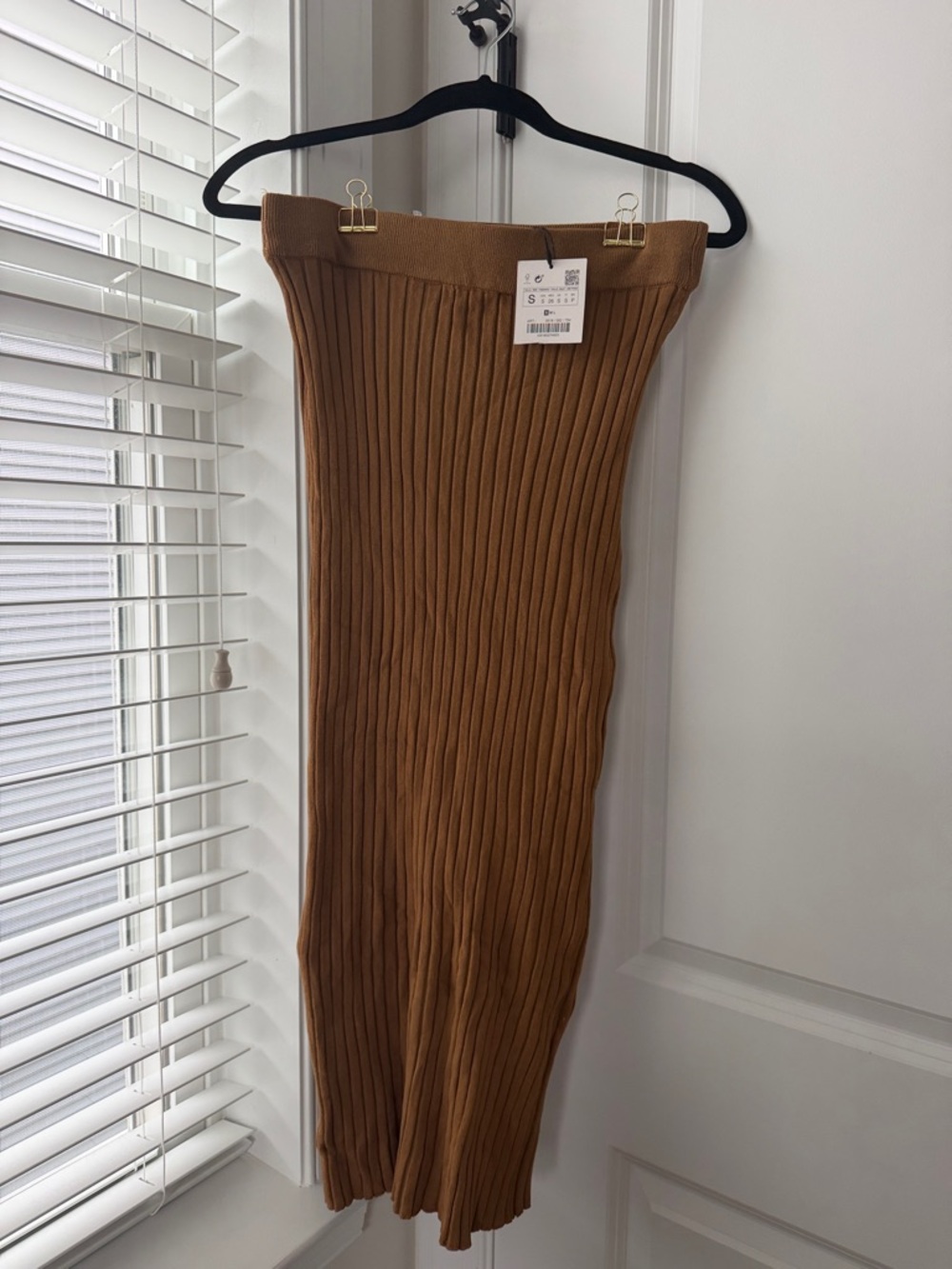 Ribbed Knit Midi Skirt in Camel